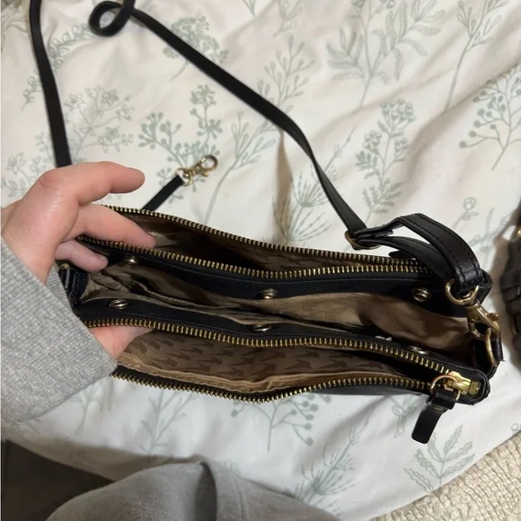 Lo & Sons genuine leather crossbody - Picture 3 of 4